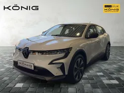 Arktisweiß Gebraucht 2024 Renault Mégane Evolution Limousine | 39.448 € (Etwas zu teuer)
