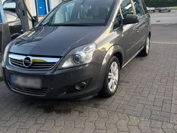 Grau Gebraucht 2010 Opel Zafira Van / Kleinbus | 5.499 €