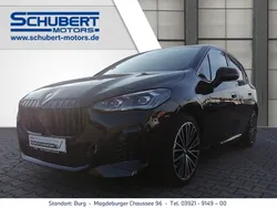 Black sapphire metallic Gebraucht 2024 BMW 225 Active Tourer M Sport Van / Kleinbus | 43.290 € (Etwas zu teuer)
