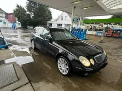 Schwarz Gebraucht 2004 Mercedes E220 Kombi | 5.200 €