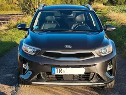 Grau Gebraucht 2018 Kia Stonic Platinum SUV | 11.700 € (Guter Preis)