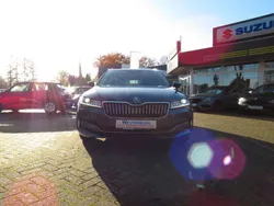 Grau Gebraucht 2019 Skoda Superb Premium Edition Kombi | 21.000 € (Fairer Preis)