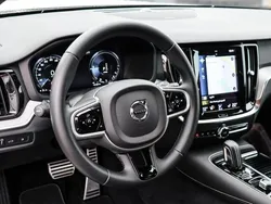 Weiß Gebraucht 2021 Volvo V60 R-Design Kombi | 35.140 € (Fairer Preis)