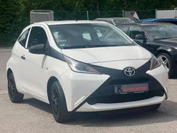 Weiß Gebraucht 2015 Toyota Aygo Kleinwagen | 5.990 € (Fairer Preis)
