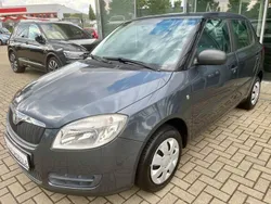 Grau Gebraucht 2009 Skoda Fabia Classic Limousine | 4.690 € (Teuer)