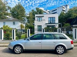 Silber Gebraucht 2002 Audi A6 Comfort Kombi | 3.200 €