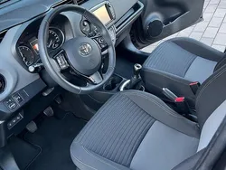 Grau Gebraucht 2019 Toyota Yaris Comfort Kleinwagen | 9.500 € (Guter Preis)