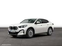 Alpinweiss Gebraucht 2024 BMW iX2 Luxury Line SUV | 49.514 € (Fairer Preis)