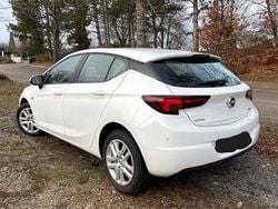 Weiß Gebraucht 2016 Opel Astra Edition Limousine | 6.650 € (Guter Preis)