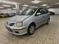 Silber Gebraucht 2004 Nissan Almera Tino Van / Kleinbus | 1.998 € (Fairer Preis)