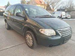 Grün Gebraucht 2005 Chrysler Grand Voyager Van / Kleinbus | 3.999 € (Teuer)