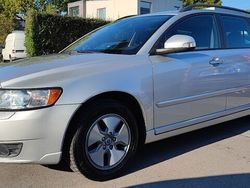 Silber Gebraucht 2010 Volvo V50 Momentum Kombi | 5.950 € (Fairer Preis)