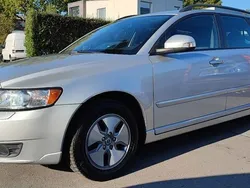 Silber Gebraucht 2010 Volvo V50 Momentum Kombi | 5.950 € (Fairer Preis)