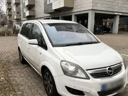 Weiß Gebraucht 2008 Opel Zafira Innovation Van / Kleinbus | 3.400 € (Etwas zu teuer)