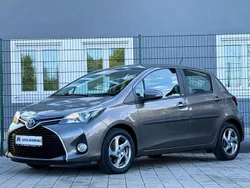 Grau Gebraucht 2016 Toyota Yaris Hybrid Edition-S Kleinwagen | 12.290 € (Fairer Preis)