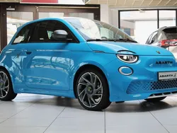 Poison blue Neu 2024 Abarth 500e Scorpionissima Kleinwagen | 33.990 € (Fairer Preis)
