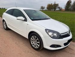 Weiß Gebraucht 2009 Opel Astra GTC Selection Limousine | 2.390 € (Fairer Preis)