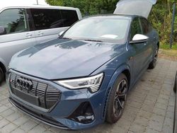 Plasmablau metallic Gebraucht 2022 Audi e-tron Sportback Ambiente SUV | 46.160 € (Guter Preis)