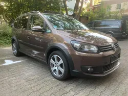 Braun Gebraucht 2012 VW Touran Cross Van / Kleinbus | 9.900 € (Fairer Preis)