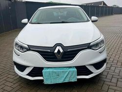 Weiß Gebraucht 2017 Renault Mégane GrandTour Kombi | 8.900 € (Fairer Preis)