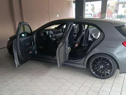 Grau Gebraucht 2019 Mercedes A200 AMG line Limousine | 25.500 € (Fairer Preis)
