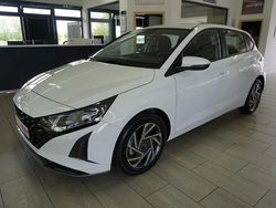 Weiss Gebraucht 2024 Hyundai i20 Trend Limousine | 22.668 €