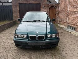 Grün Gebraucht 1997 BMW 318 Limousine | 2.300 € (Superpreis)