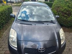 Grau Gebraucht 2008 Toyota Yaris Cool Limousine | 1.950 € (Superpreis)