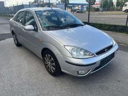 Polarsilber metallic Gebraucht 2003 Ford Focus Ghia Limousine | 1.800 € (Guter Preis)