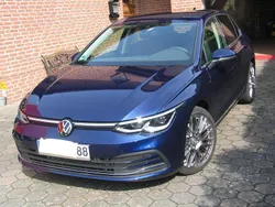 Blau Gebraucht 2023 VW Golf VIII Style Limousine | 31.600 € (Fairer Preis)