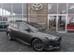 Grau Gebraucht 2017 Ford Focus ST Limousine | 15.900 €