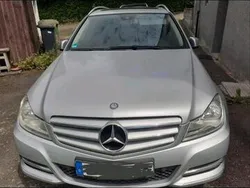 Silber Gebraucht 2011 Mercedes 220 Kombi | 5.550 €