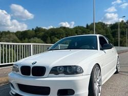 Weiß Gebraucht 2001 BMW 330 Coupé | 14.500 €