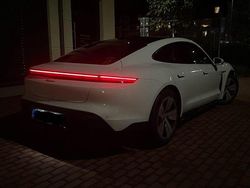 Weiß Gebraucht 2022 Porsche Taycan Coupé | 49.980 €