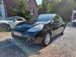 Schwarz Gebraucht 2011 Renault Clio III Expression Limousine | 2.900 € (Fairer Preis)