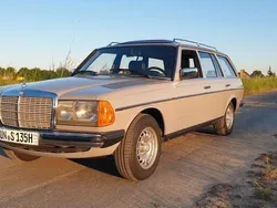 Grau Gebraucht 1982 Mercedes 240 Kombi | 12.500 €