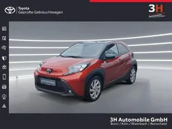Rot Gebraucht 2022 Toyota Aygo Pulse Kleinwagen | 15.490 € (Fairer Preis)