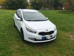 Weiß Gebraucht 2015 Kia Ceed Sportswagon DREAM-TEAM Edition Kombi | 6.000 € (Fairer Preis)