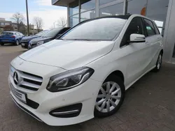 Weiß Gebraucht 2015 Mercedes B200 Style Van / Kleinbus | 14.890 € (Etwas zu teuer)