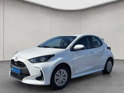 Weiß Neu 2025 Toyota Yaris Hybrid Business Edition Limousine | 22.690 € (Guter Preis)