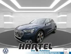 Rot (catalunyarot metallic) Gebraucht 2019 Audi e-tron Ambiente SUV | 33.938 € (Superpreis)