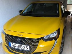 Gelb Gebraucht 2022 Peugeot e-208 Kleinwagen | 16.299 € (Fairer Preis)