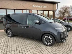 Grau Gebraucht 2023 Hyundai Staria Signature Van | 44.990 € (Fairer Preis)