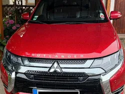 Rot Gebraucht 2019 Mitsubishi Outlander P-HEV Plus SUV | 21.100 € (Fairer Preis)