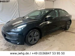 Solid black (metallic) Gebraucht 2022 Tesla Model 3 Limousine | 25.650 € (Superpreis)