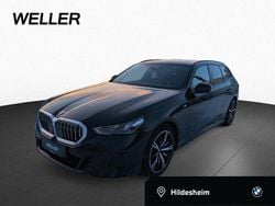 Carbonschwarz (schwarz) Gebraucht 2025 BMW 520 M Sport Kombi | 46.666 € (Superpreis)