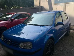 Blau Gebraucht 2002 VW Golf IV Kleinwagen | 3.050 €