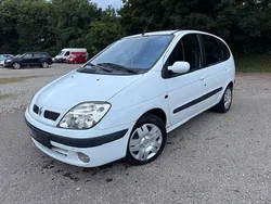 Weiß Gebraucht 2002 Renault Scénic Van / Kleinbus | 1.650 € (Etwas zu teuer)