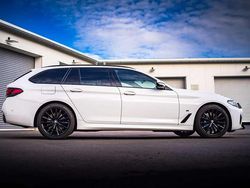 Weiß Gebraucht 2021 BMW 530 Efficient Dynamics Kombi | 42.300 €