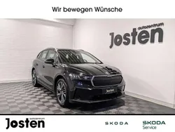Schwarz (blackmagic perleffekt (schwarz)) Gebraucht 2025 Skoda Enyaq iV Loft SUV | 36.990 € (Teuer)